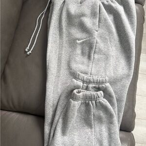 Nike women’s sweatpants